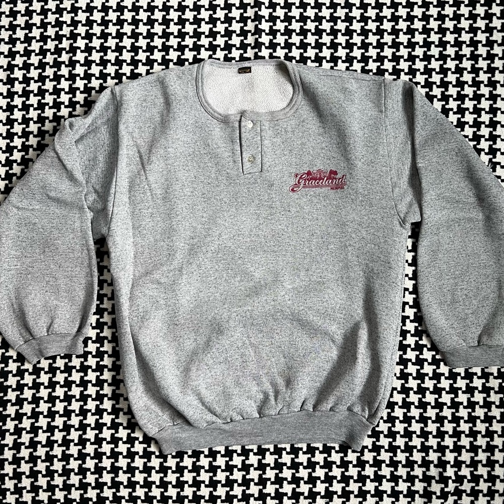 Vintage 80s / 90s Graceland Elvis heather grey crewneck sweatshirt. Large.